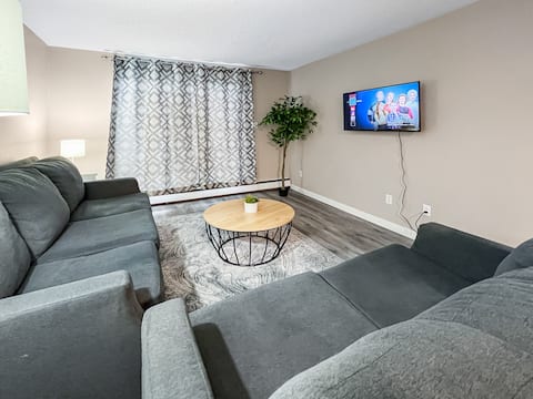 Popular Airbnb listing: 5 mins to Rogers Arena - 1Bed Private Suite Cozy in Central Mc Dougall