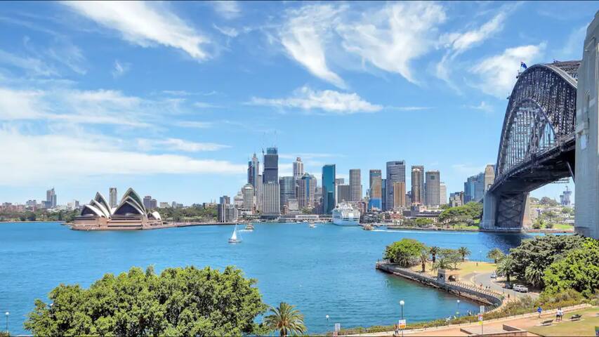 Opera house view, Harbour bridge view Penthouse