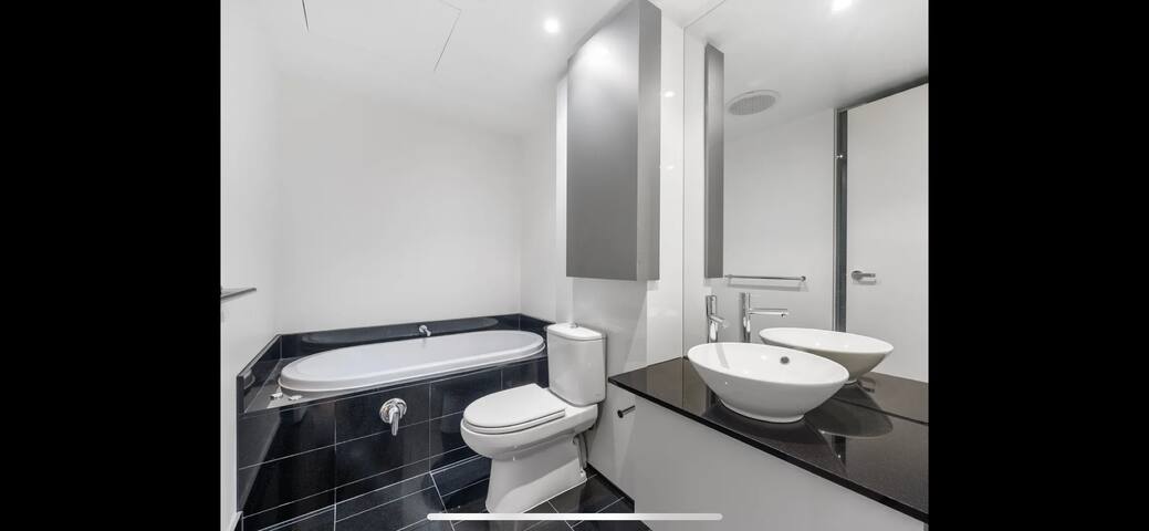 Treat Yourself @ Iconic Eureka gallery image 4