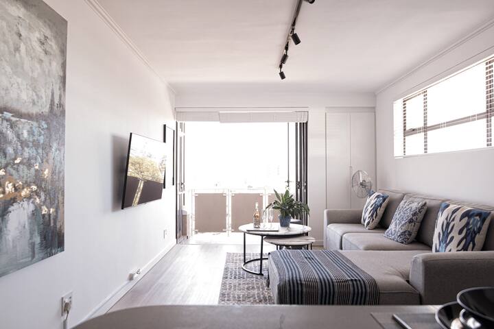 Location Perfect Spacious Modern Apartment gallery image 2