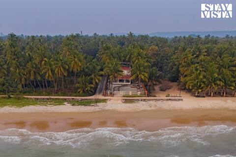 StayVista at Nautical Nook w/ Beach View & Lawn