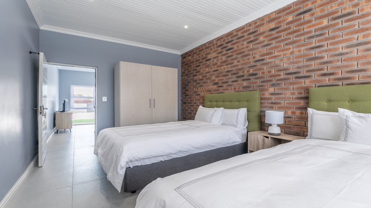 Dva kreveta za jednu osobu, savjetujemo vam ako je to potrebno za kombiniranje tijekom boravka. 