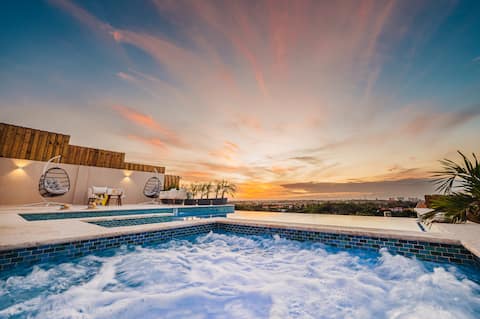 Stunning Sunset Views, Big Pool, Hot Tub, Sleeps 8