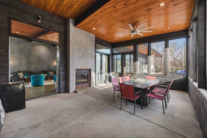 Unique Modern Ranch w/ Pool, Hot Tub, Fireplace gallery image 4