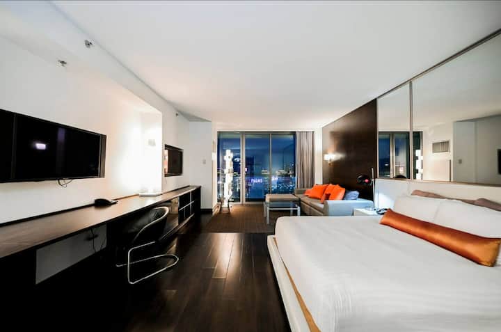Tf31* Strip View Studio W/ Open Balcony - Las Vegas, NV