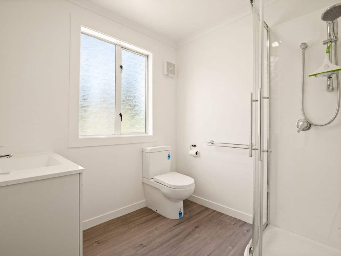 Comfy Retreat With Views 2