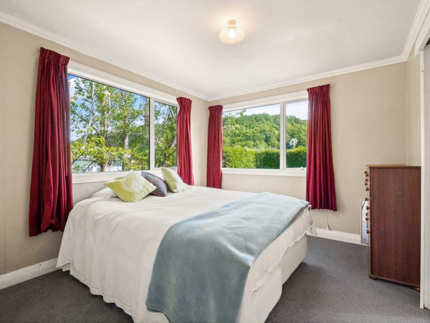 Comfy Retreat With Views 1