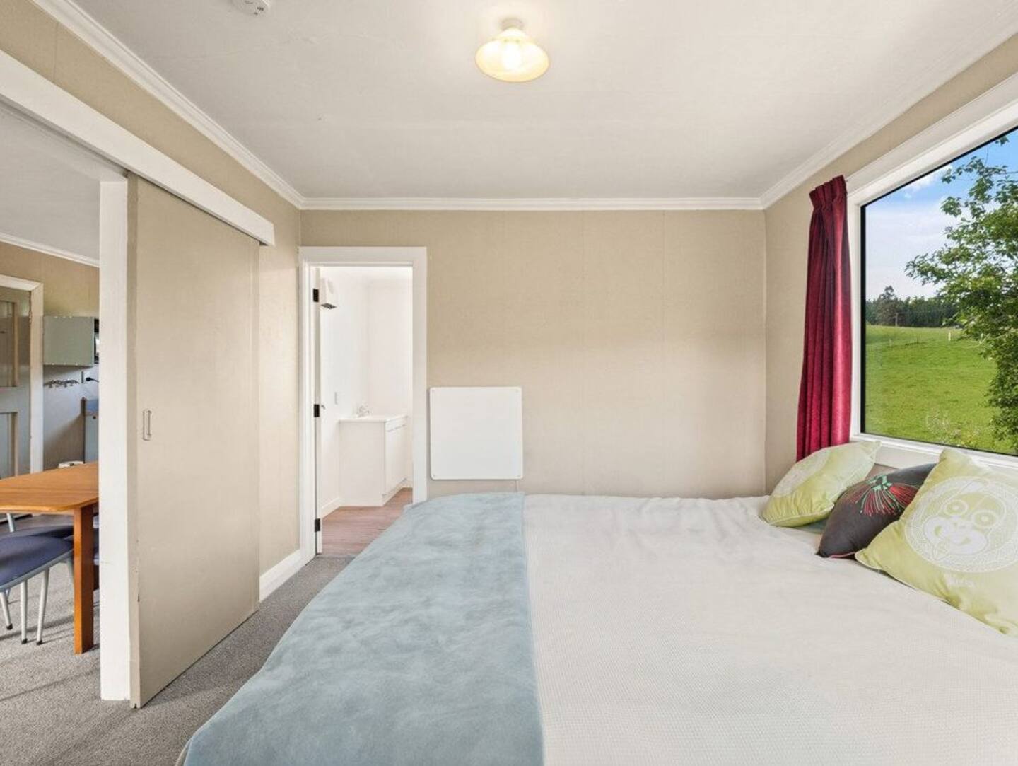 Comfy Retreat With Views 3
