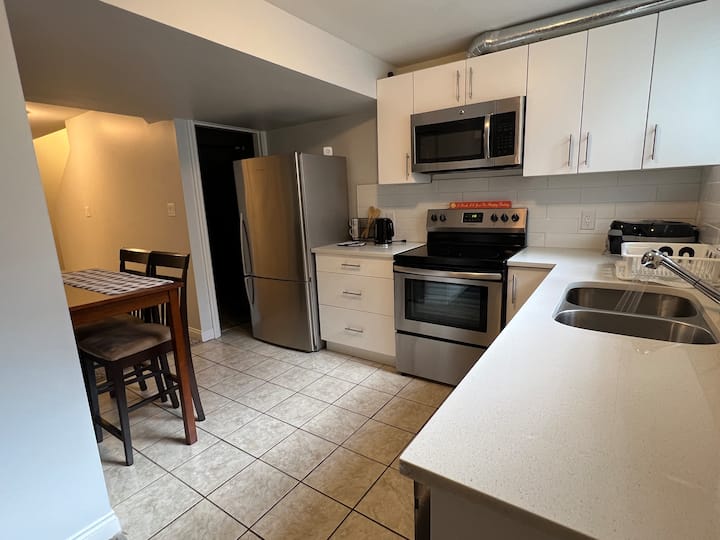 Cozy Delightful Home In Quiet Neighborhood - Maple Ridge