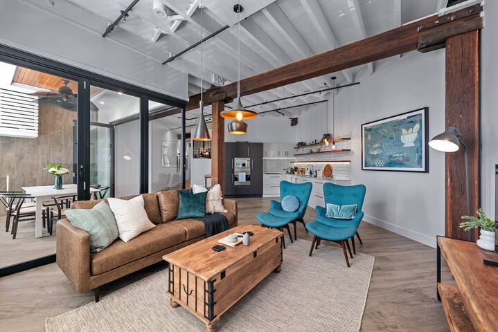 Luxurious Woolstore Living! ~Teneriffe gallery image 3