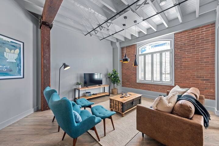 Luxurious Woolstore Living! ~Teneriffe gallery image 2