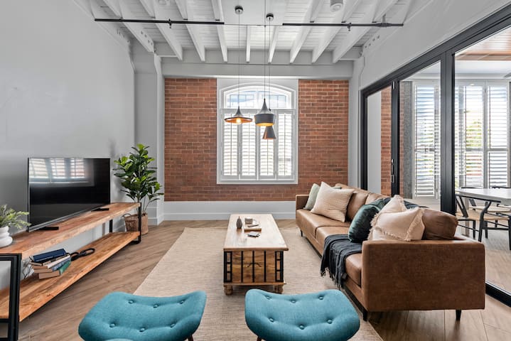 Luxurious Woolstore Living! ~Teneriffe