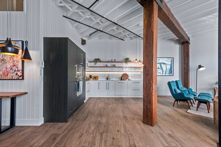 Luxurious Woolstore Living! ~Teneriffe gallery image 5