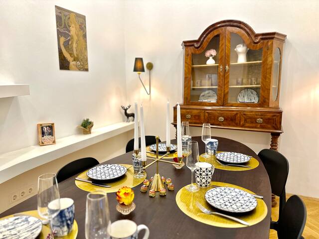 Historical Luxury 3- Bedroom- SUITE w/AC, Balcony gallery image 3