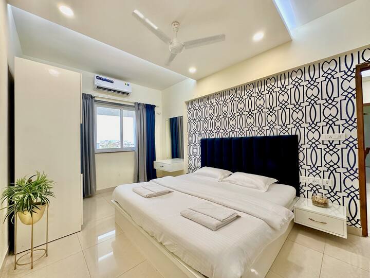 Bedroom 2 with city skyline view