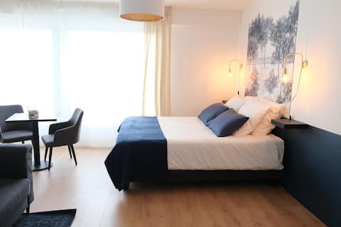 Bed iN Brest - Private Parking, Balcony & Elevator