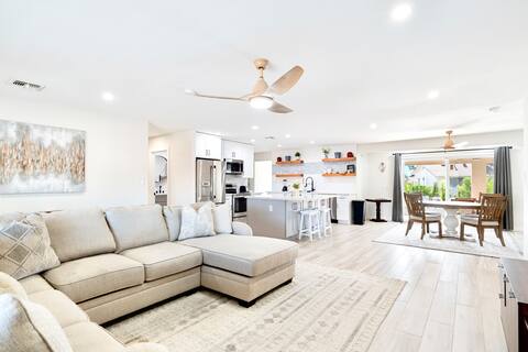 Stylish & Modern Sun City Retreat Near Westgate!