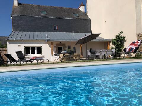 Charming pool cottage