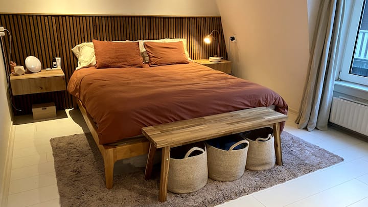 Hlavná spálňa s manželskou posteľou (160*200)