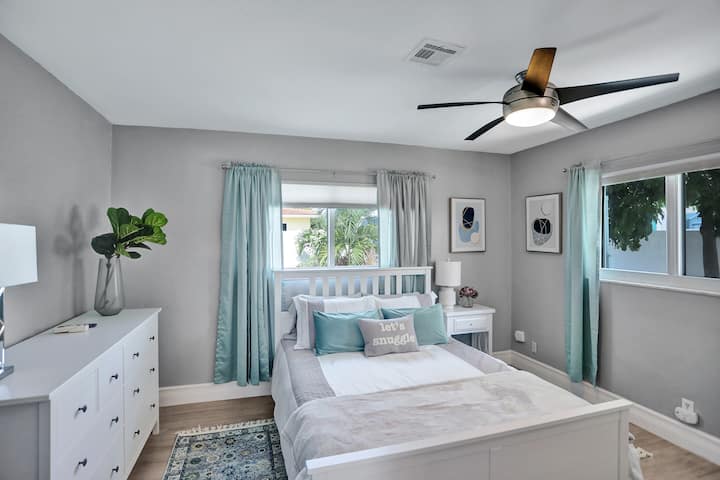 2nd bedroom has 2 Queen-size beds