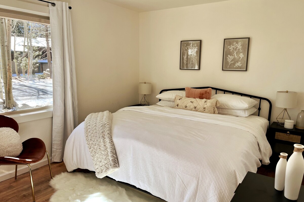 Chambre 2 en bas avec lit King