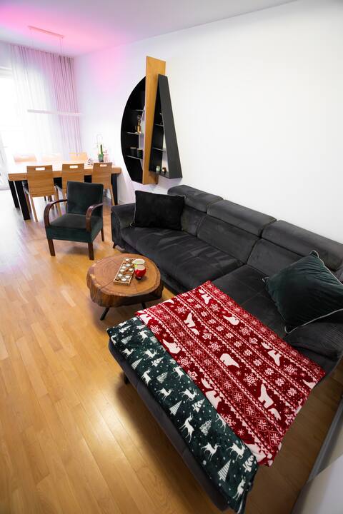 Popular Airbnb listing: 4 Oceans Apartment in Przymorze Wielkie