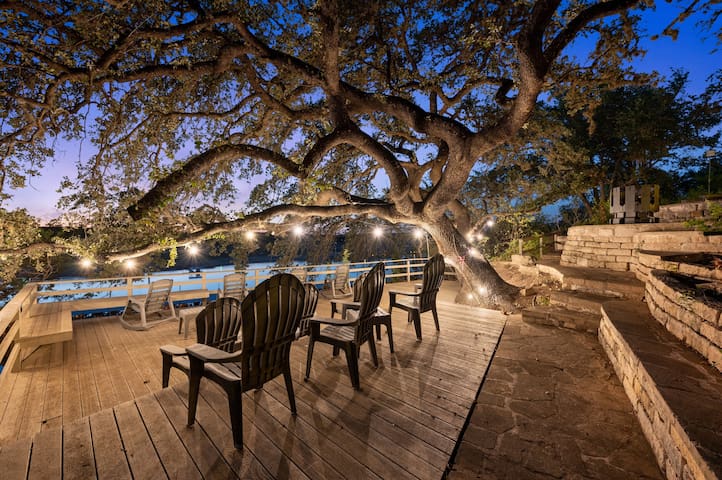 Spectacular Lakefront Oasis.