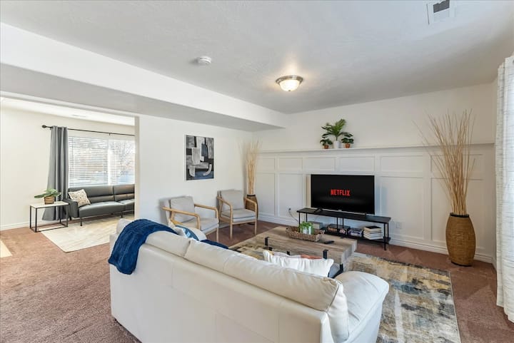 4br/2.5b Pet Friendly! 2 Car Garage Near Utah Lake - Saratoga Springs, UT