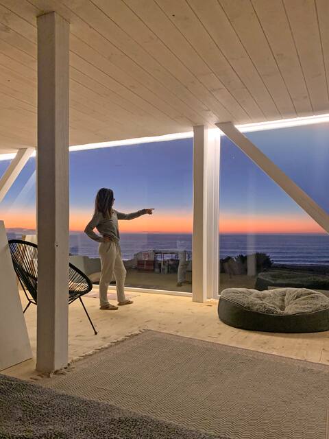 Spectacular Loft, steps away from the sea