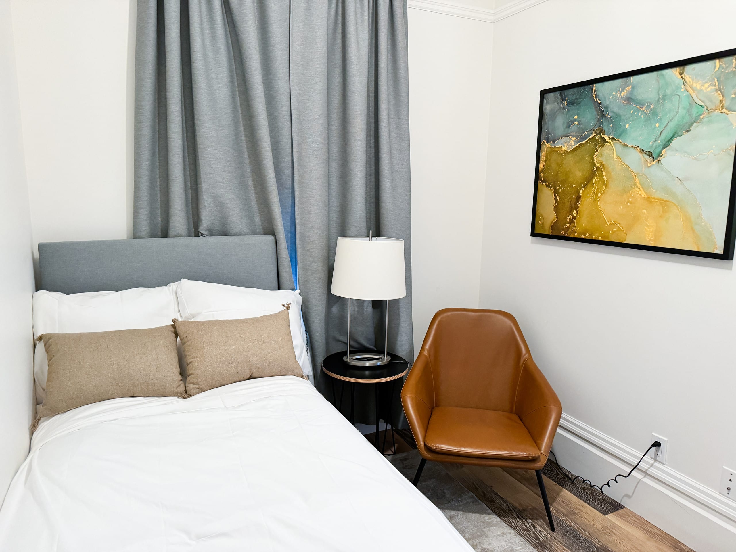 Home in San Francisco · ★4.95 · 3 bedrooms · 3 beds · 2 baths - Image 8