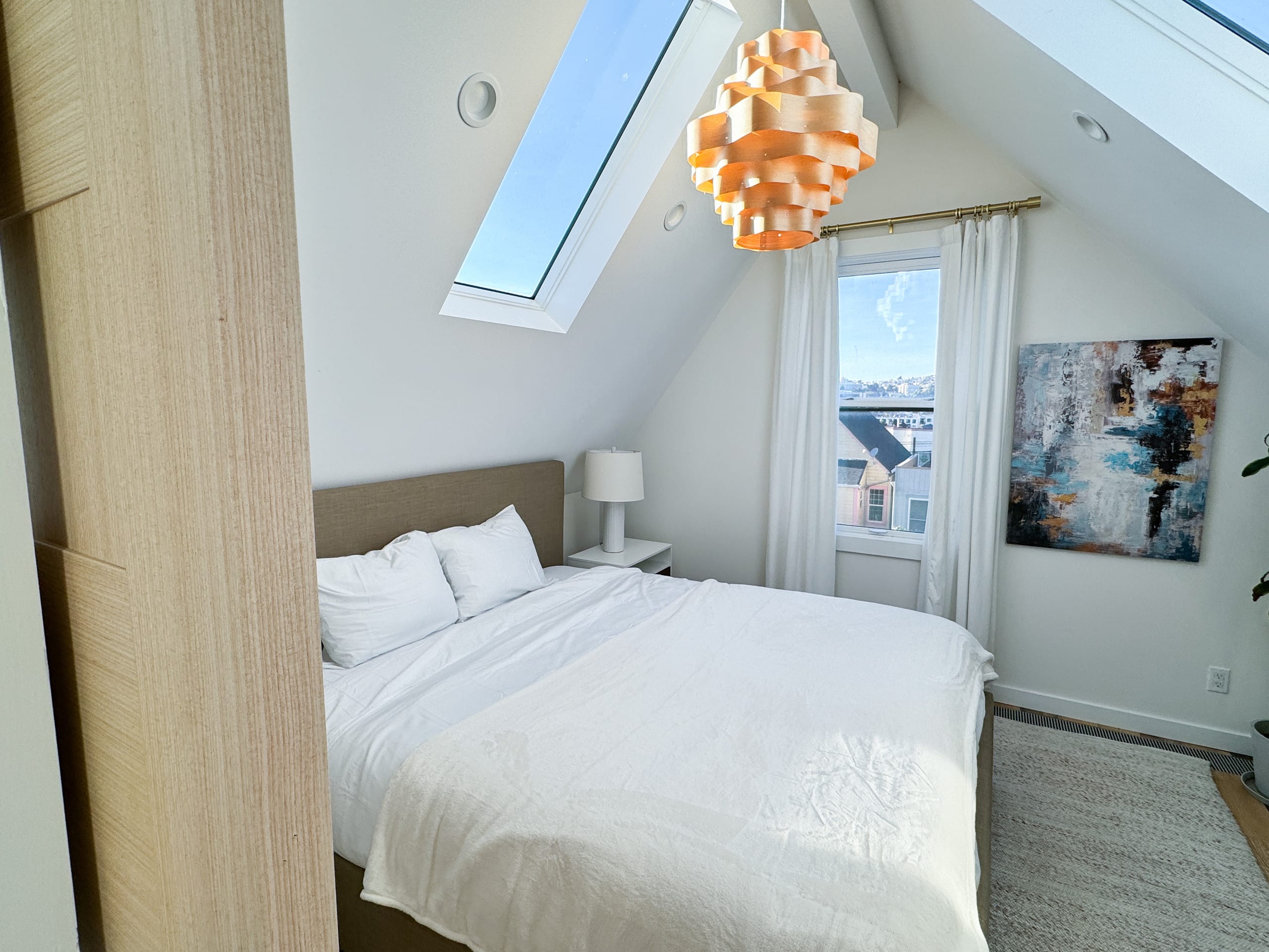 Home in San Francisco · ★4.95 · 3 bedrooms · 3 beds · 2 baths - Image 16