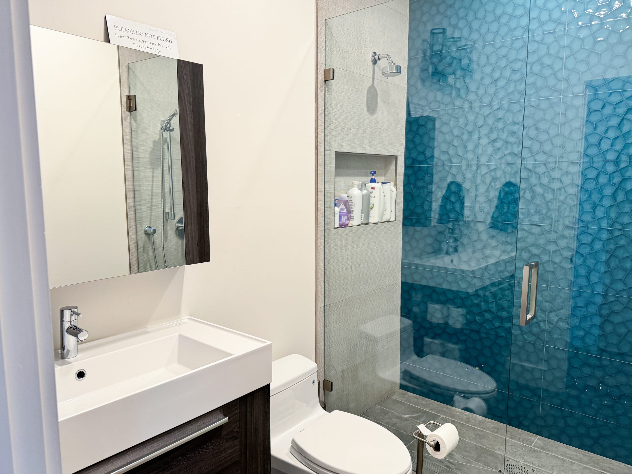 Home in San Francisco · ★4.95 · 3 bedrooms · 3 beds · 2 baths - Image 23