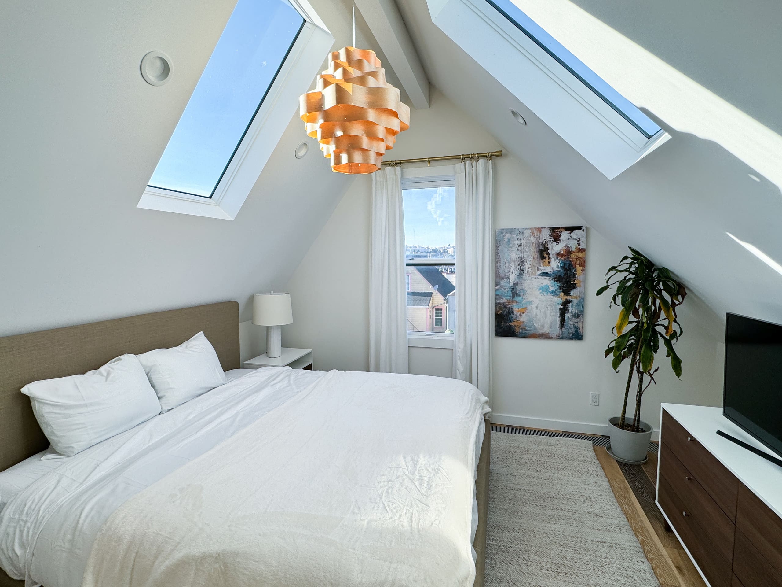Home in San Francisco · ★4.95 · 3 bedrooms · 3 beds · 2 baths - Image 15