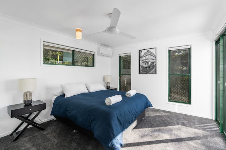 ห้องนอน 2 ชั้นบน - เตียงควีนไซส์