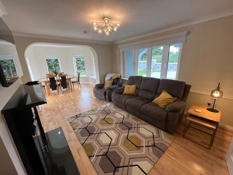 Comfortable & Spacious 4 bedroom home in Galway