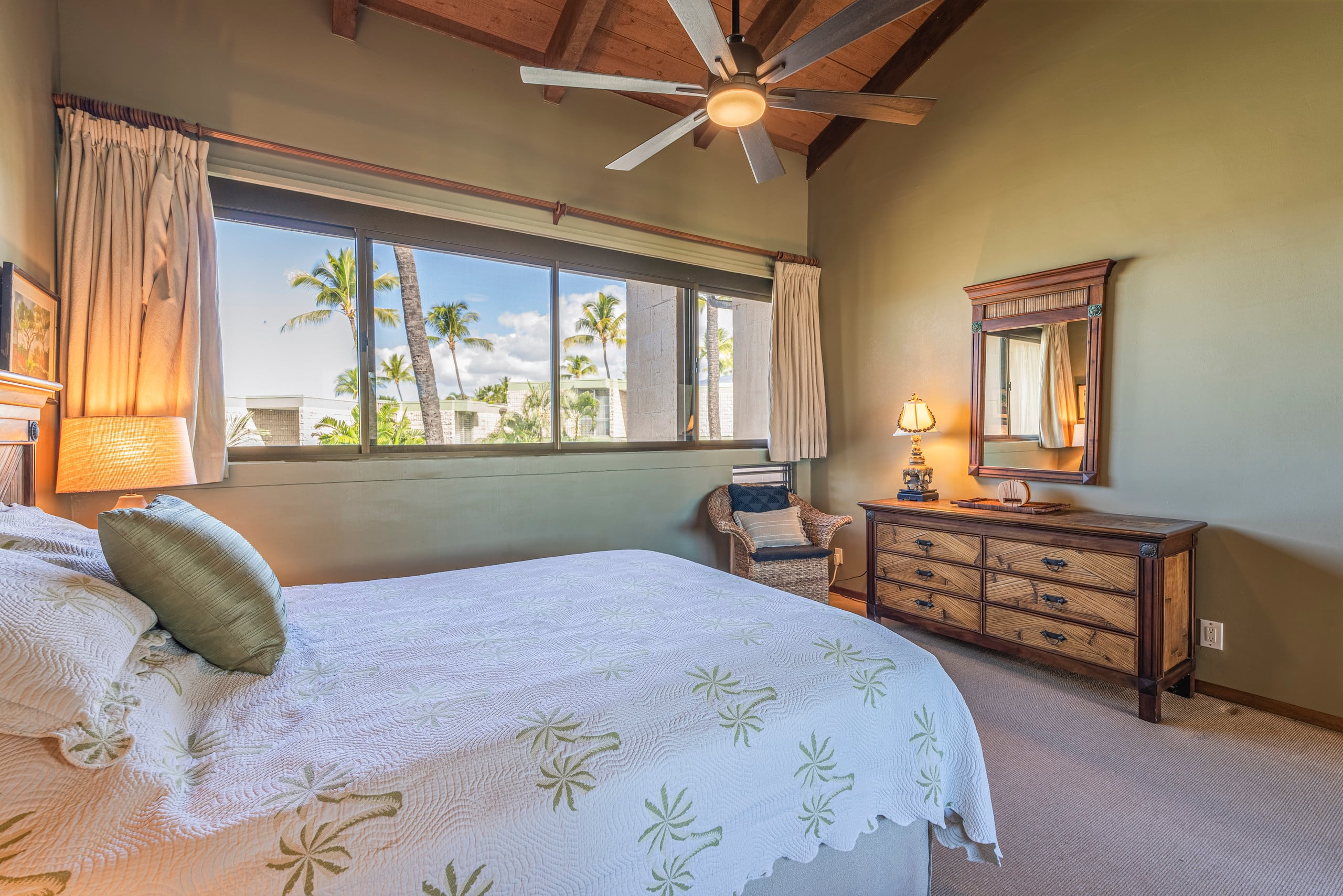 Luxury Oceanside Stay! - Image 11