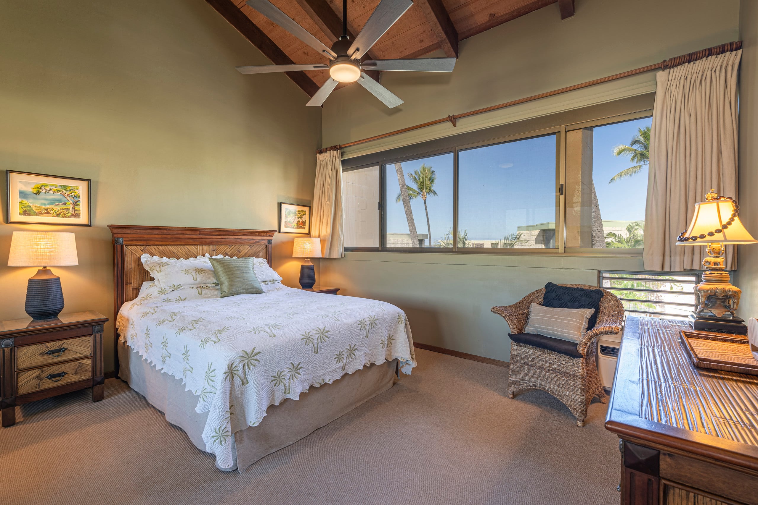 Luxury Oceanside Stay! - Image 13