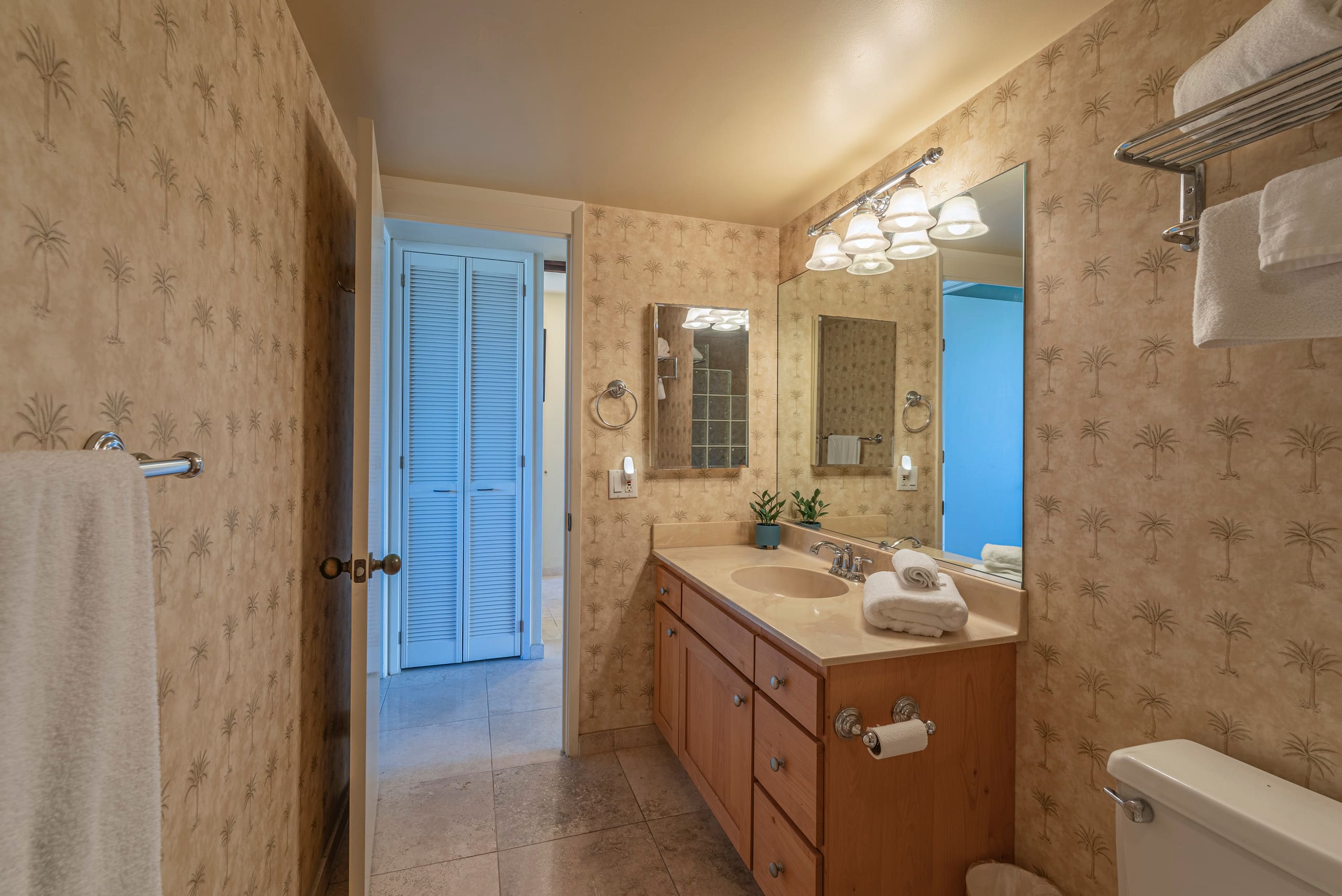 Luxury Oceanside Stay! - Image 17