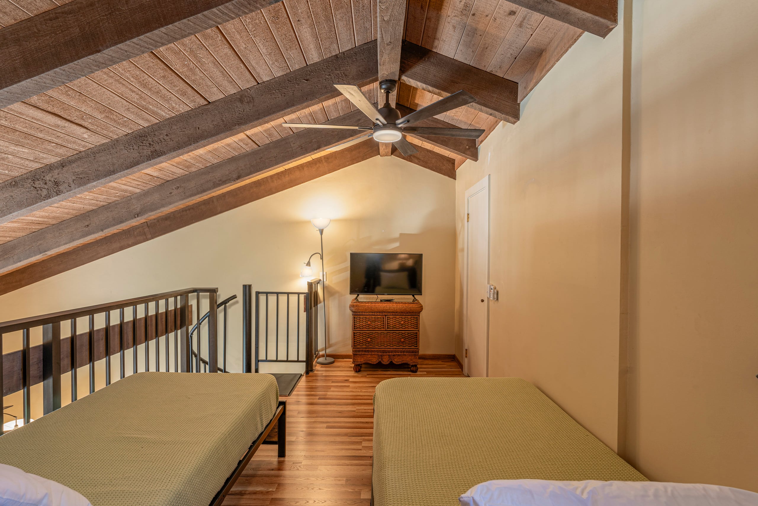 Luxury Oceanside Stay! - Image 16