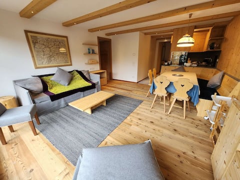 Cozy mountain getaway 5-10 min walk to Gondola