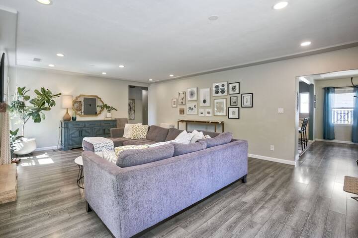 Spacious property 4Large Groups near Downtown gallery image 5