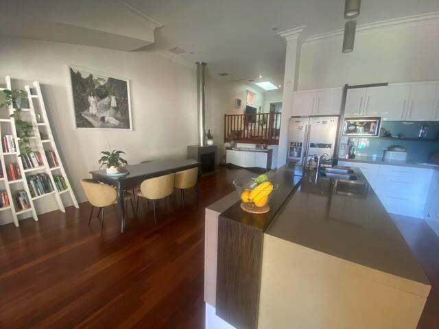 Subiaco Family Retreat by the Park gallery image 5
