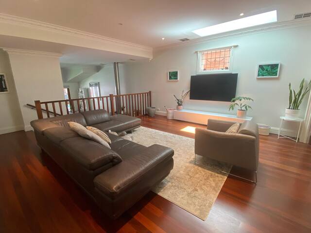 Subiaco Family Retreat by the Park gallery image 4