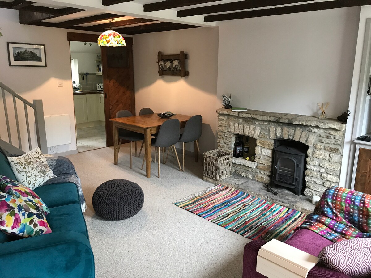 Top performing Airbnb: Charming Cotswold cottage in Wiltshire