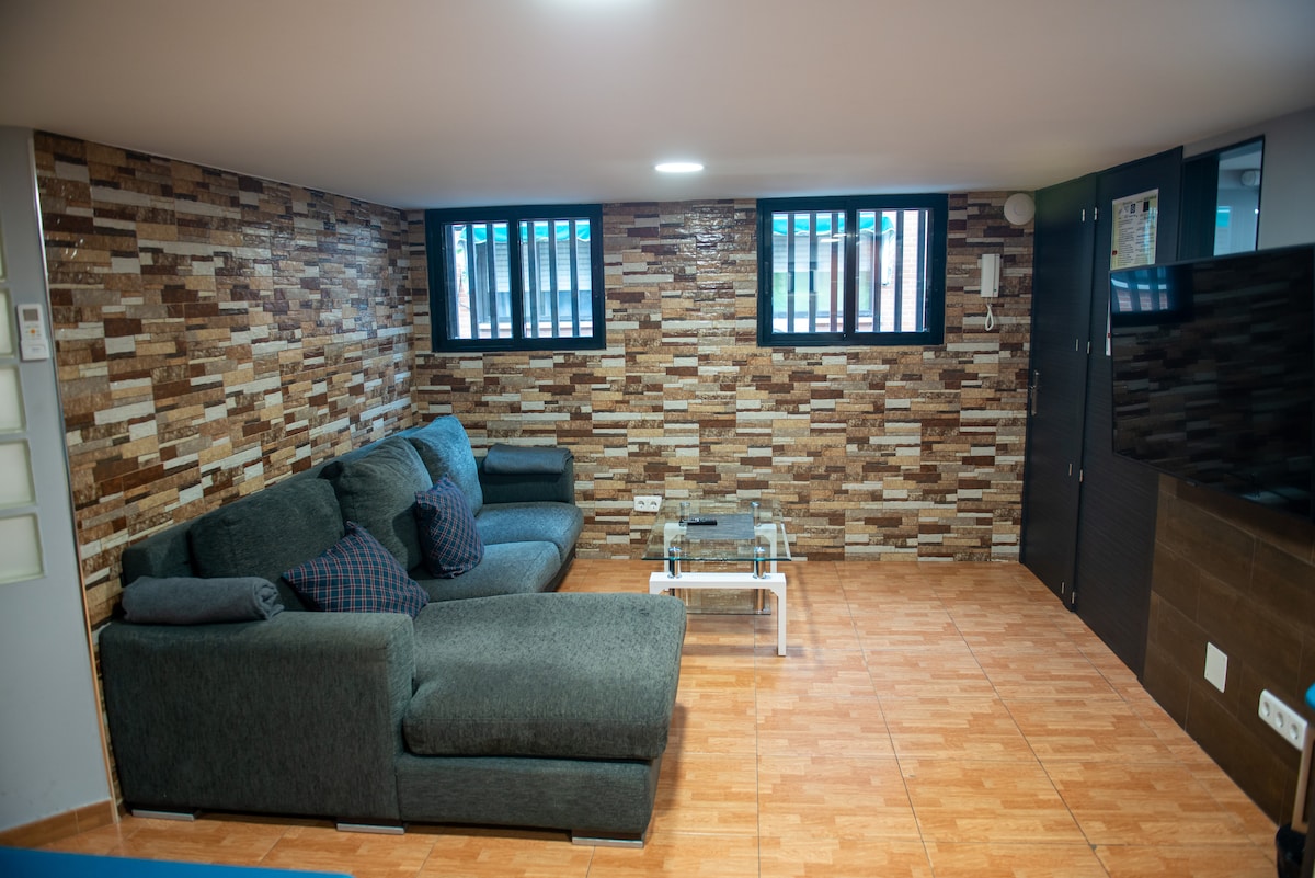 Successful Airbnb property: 3 Deluxe Rooms Barajas, airport, IFEMA in Barajas