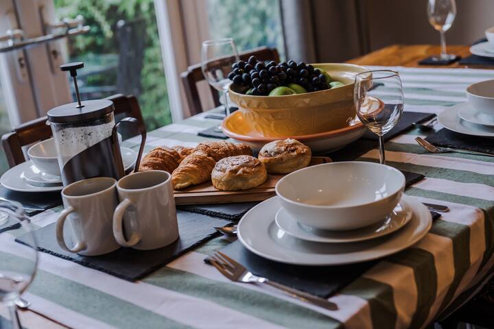 Spacious 5Bed House in South Manchester gallery image 5