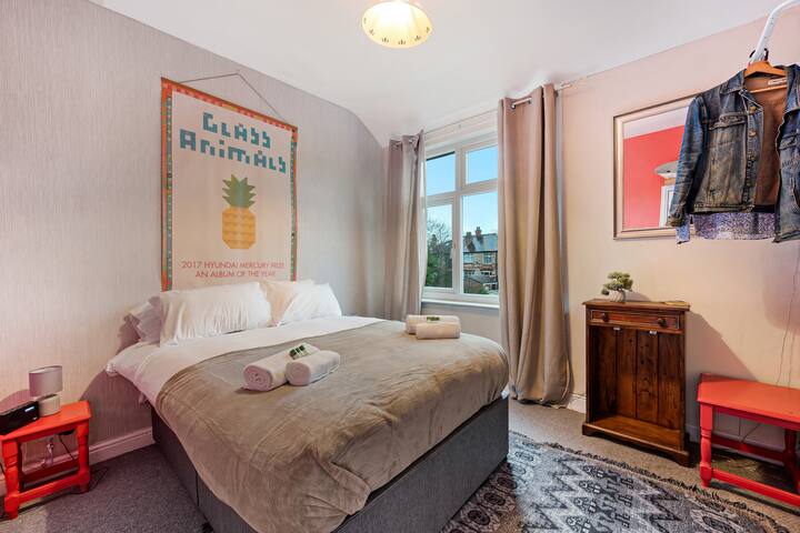 Spacious 5Bed House in South Manchester gallery image 2