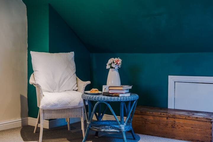 Spacious 5Bed House in South Manchester gallery image 4