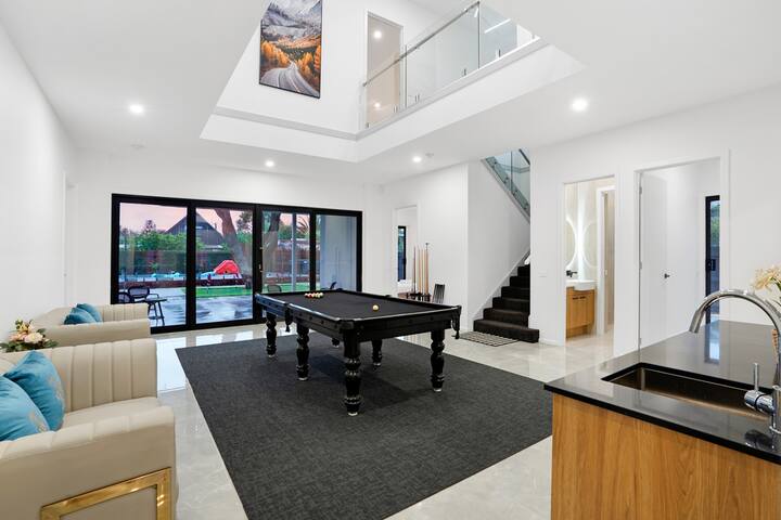 MAX Entertain Beachside Retreat – Amazing Backyard