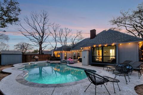 Saltwater Pool, Hot Tub, Retro-Arcade & Foosball